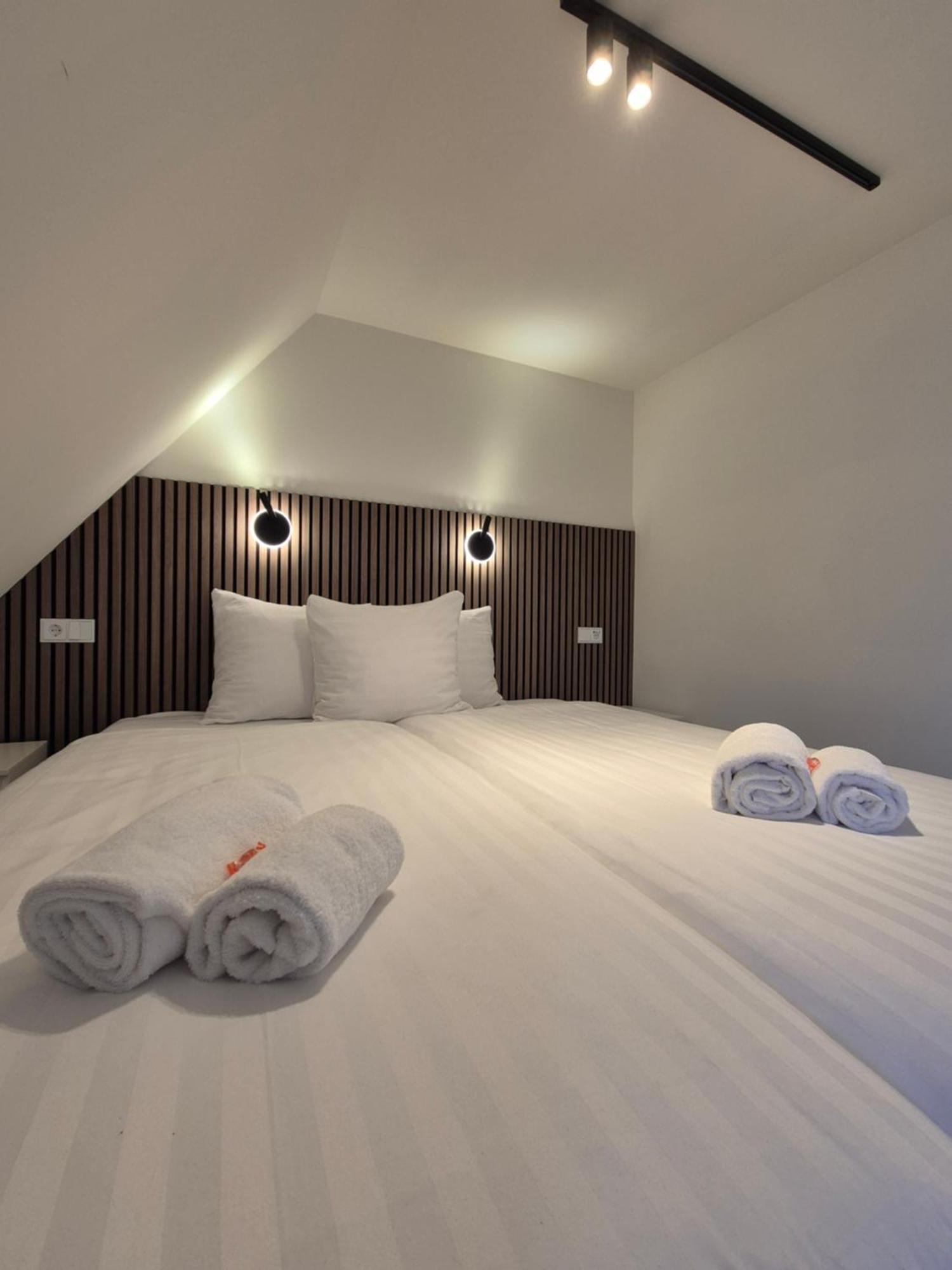Hotel Den Burg - Digital Access Екстер'єр фото