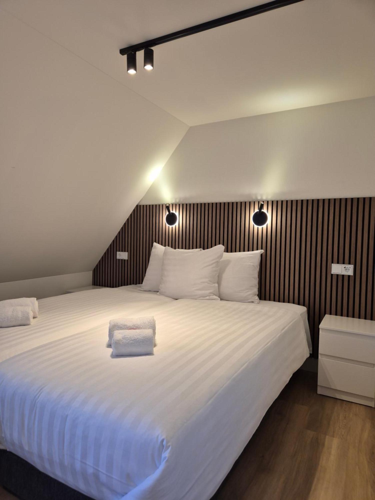 Hotel Den Burg - Digital Access Екстер'єр фото