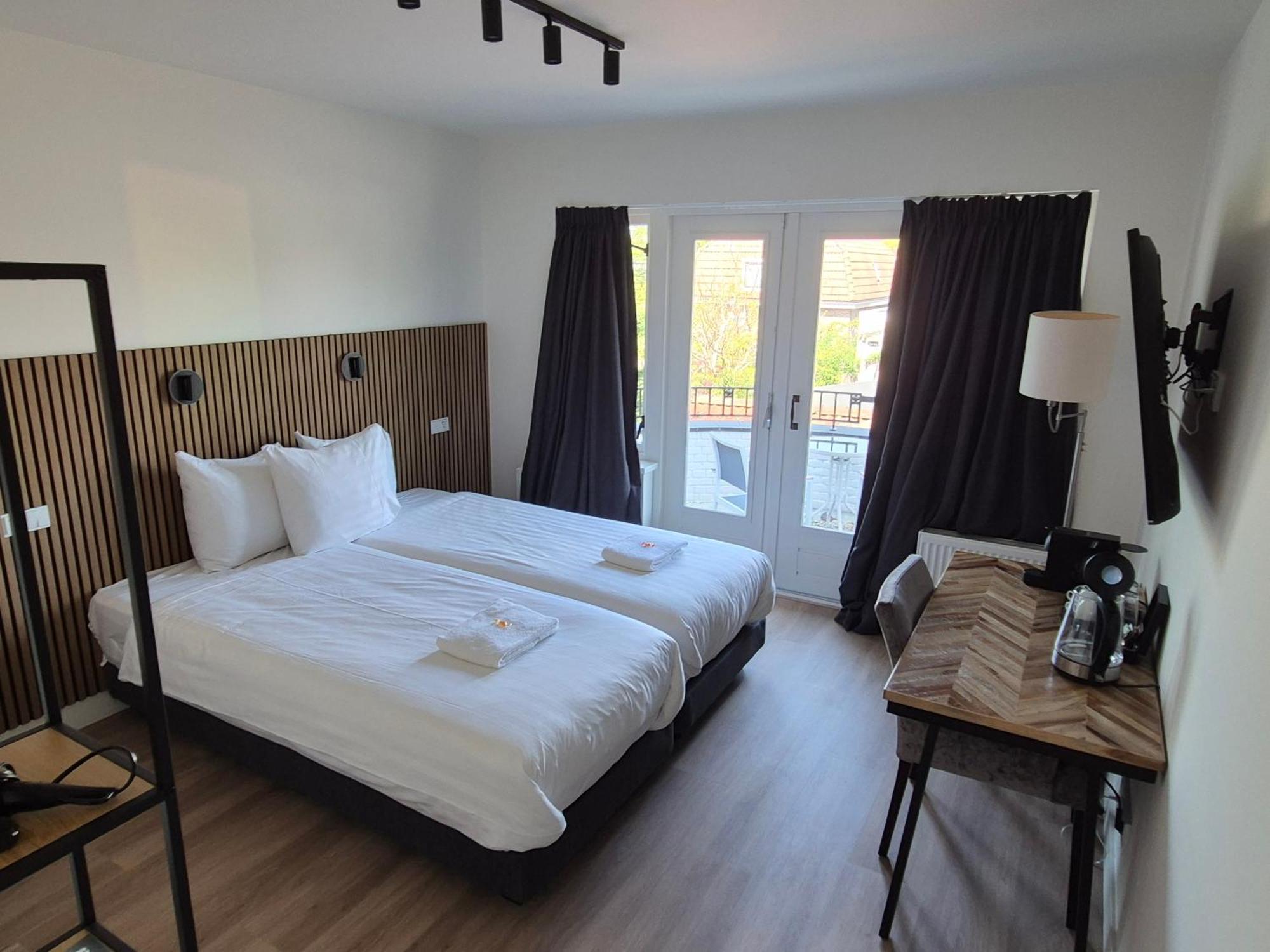 Hotel Den Burg - Digital Access Екстер'єр фото